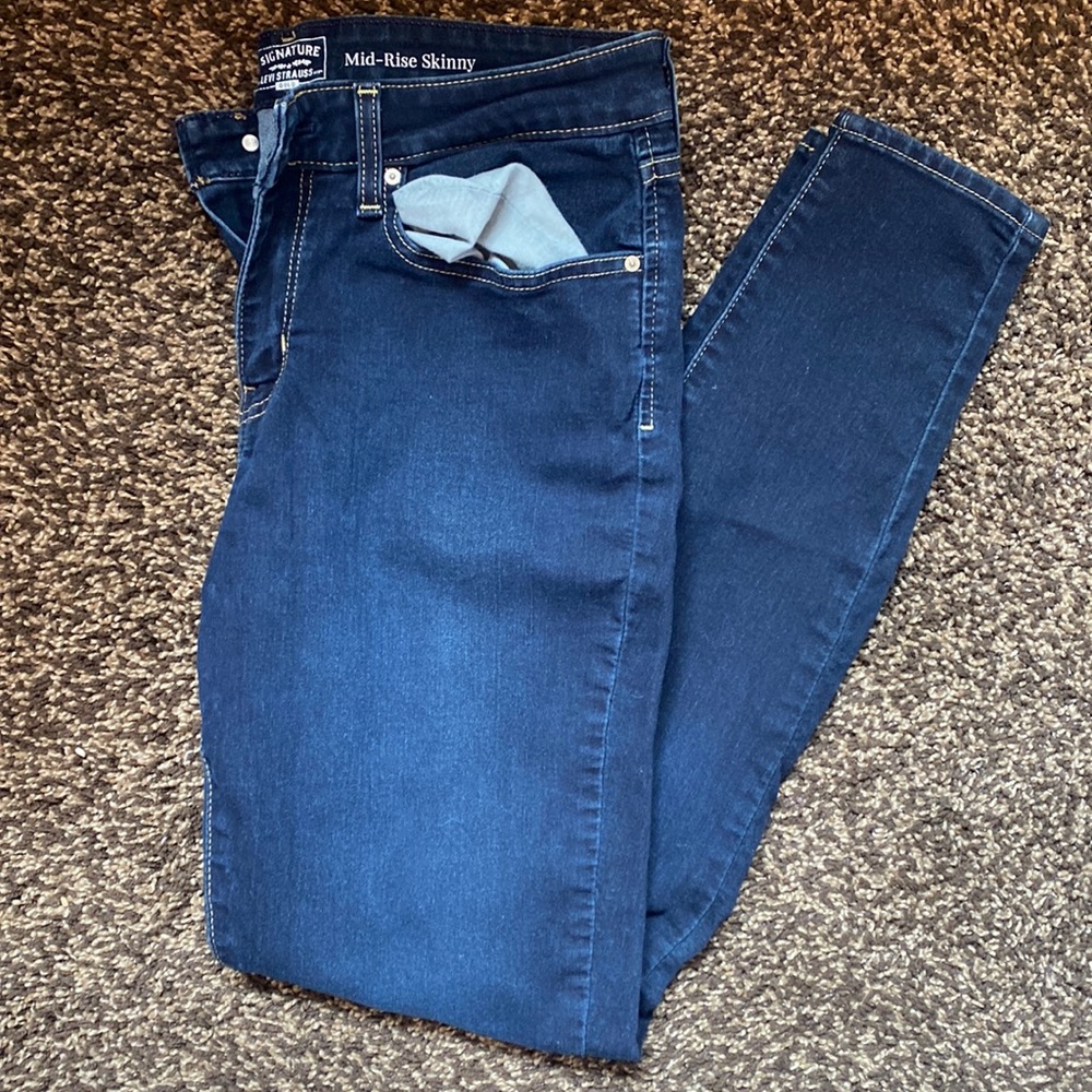 Levi’s- Midrise Skinny